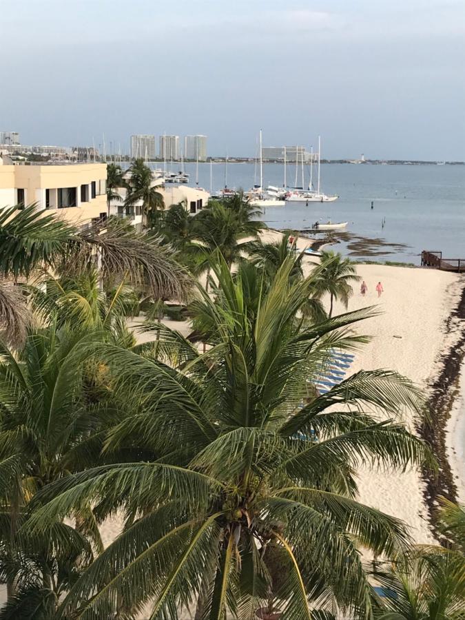 Front Beach Private Room With Shared Bathroom Cancún Extérieur photo
