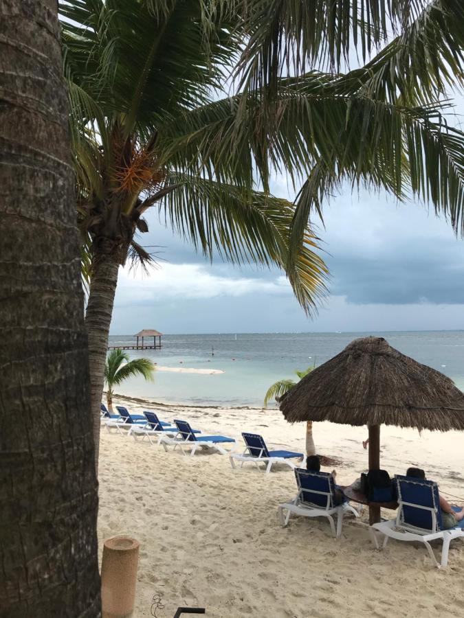 Front Beach Private Room With Shared Bathroom Cancún Extérieur photo