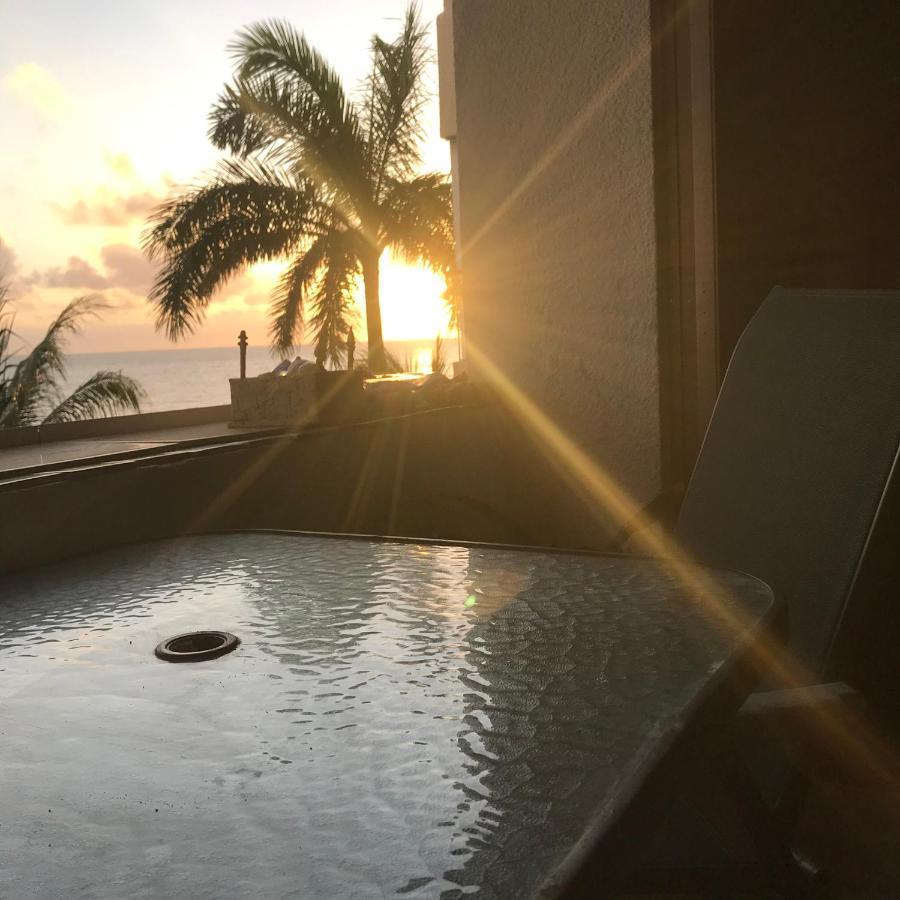 Front Beach Private Room With Shared Bathroom Cancún Extérieur photo
