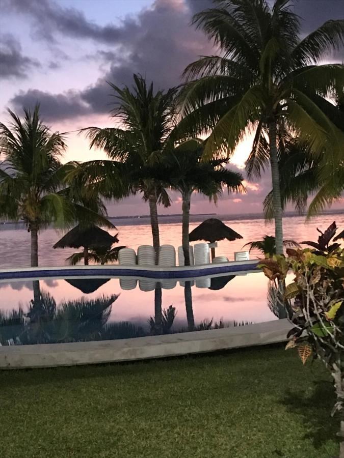 Front Beach Private Room With Shared Bathroom Cancún Extérieur photo