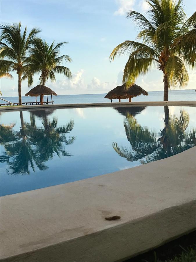 Front Beach Private Room With Shared Bathroom Cancún Extérieur photo