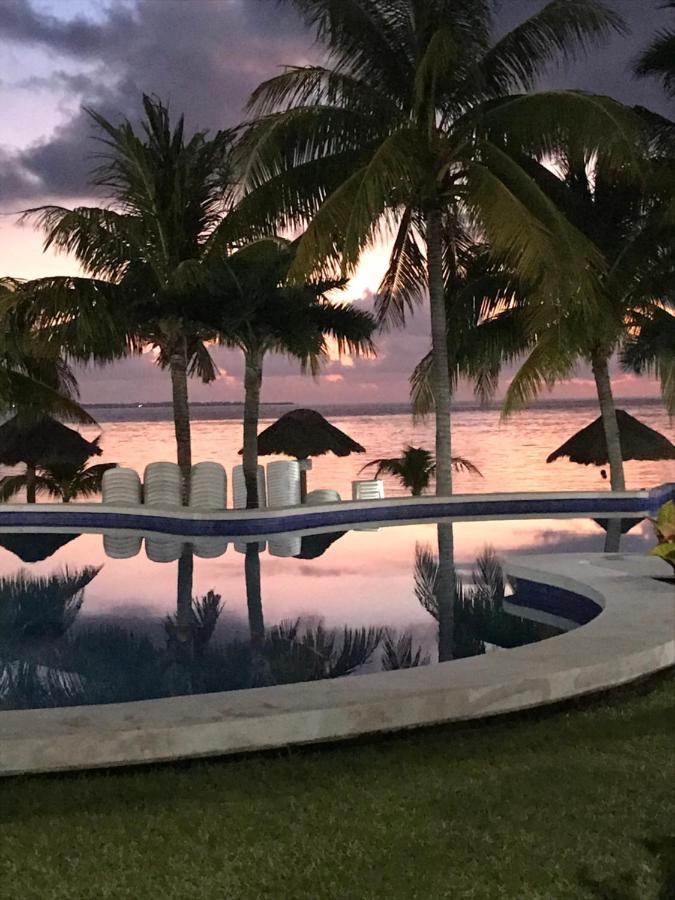 Front Beach Private Room With Shared Bathroom Cancún Extérieur photo