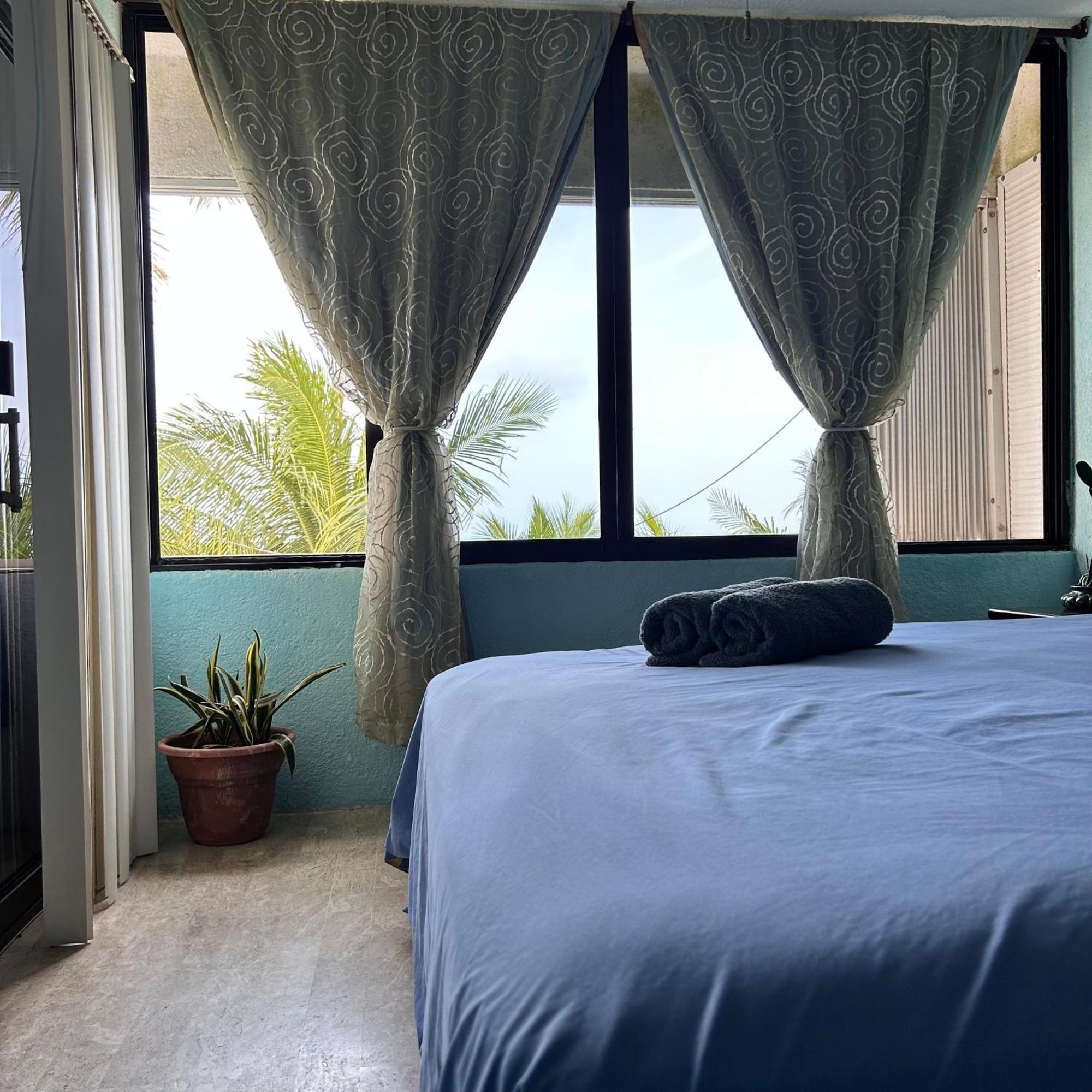 Front Beach Private Room With Shared Bathroom Cancún Extérieur photo