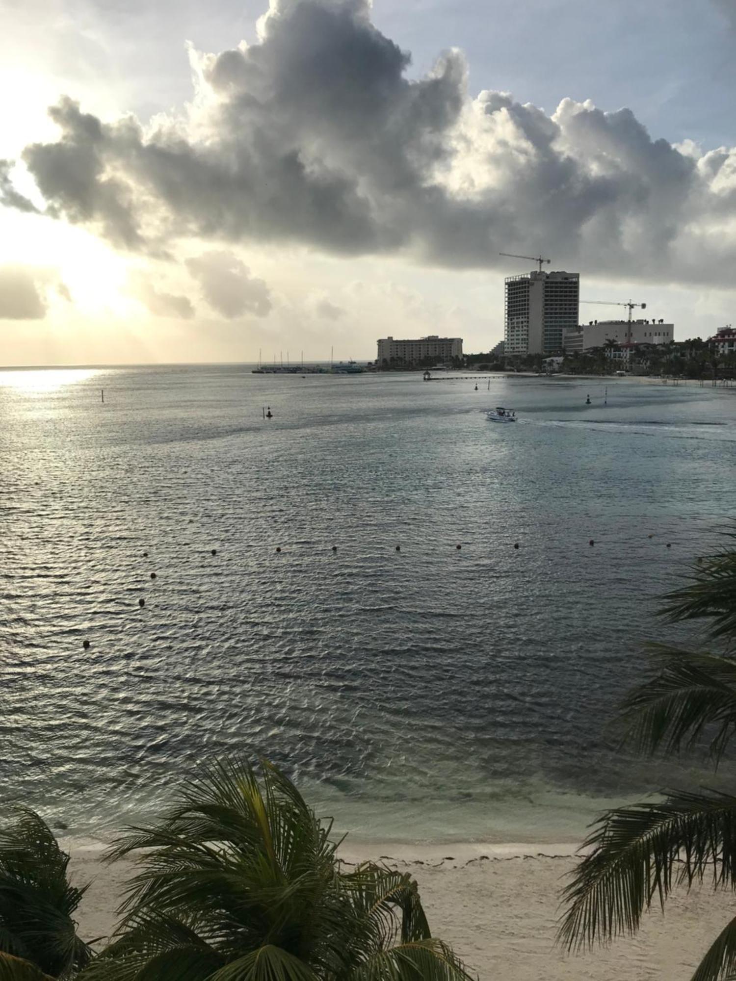 Front Beach Private Room With Shared Bathroom Cancún Extérieur photo