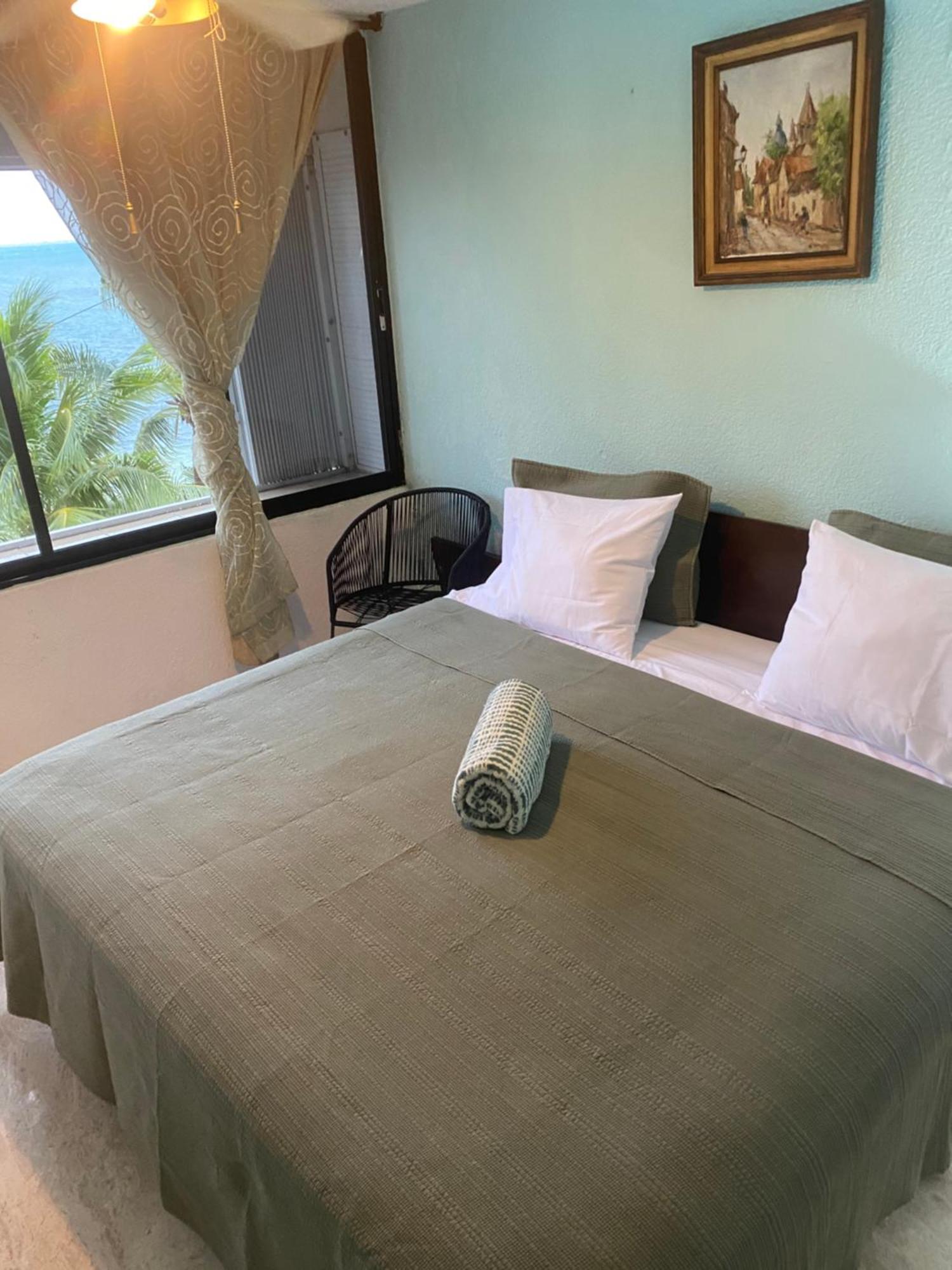 Front Beach Private Room With Shared Bathroom Cancún Extérieur photo