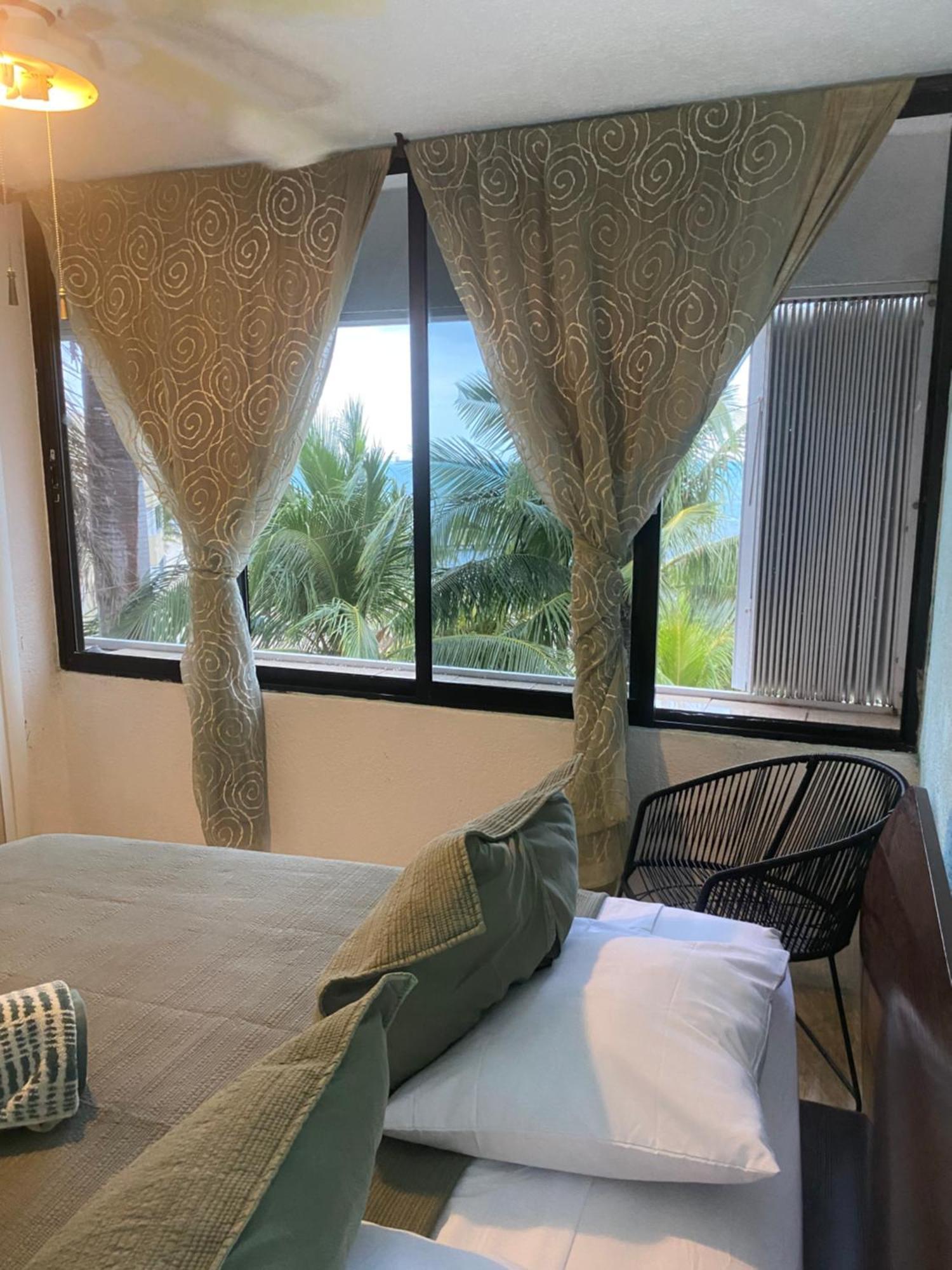 Front Beach Private Room With Shared Bathroom Cancún Extérieur photo