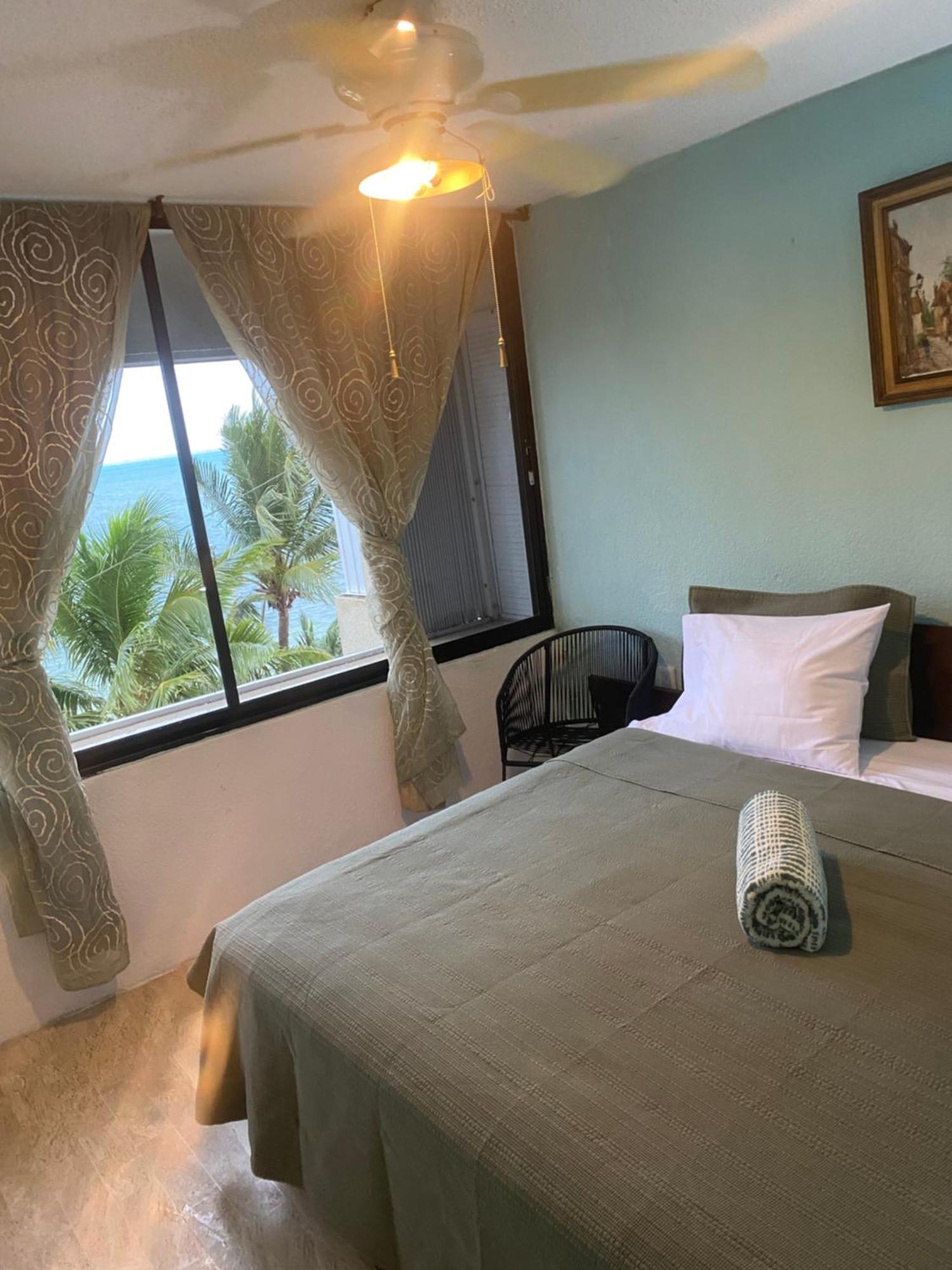 Front Beach Private Room With Shared Bathroom Cancún Extérieur photo