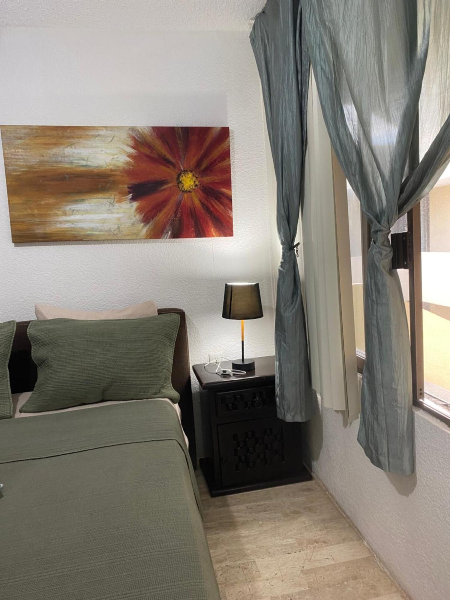 Front Beach Private Room With Shared Bathroom Cancún Extérieur photo