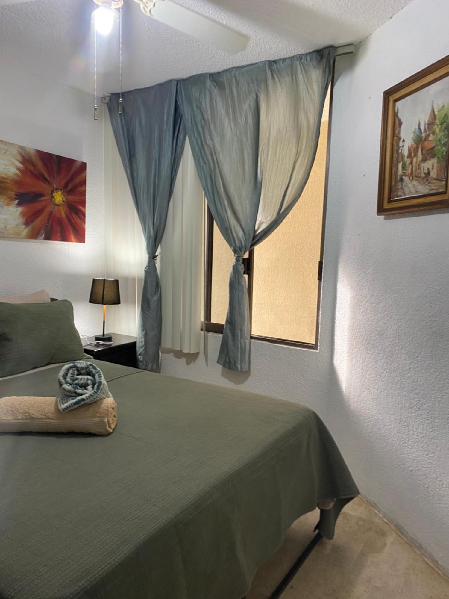 Front Beach Private Room With Shared Bathroom Cancún Extérieur photo